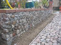 The wall to our side. We will have normal paving stones in the unfinished area. a00002.jpg