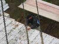 The last on is almost in place. Only mm between them. Note here on the right, the rope is in bad shape. IMG_0097.JPG